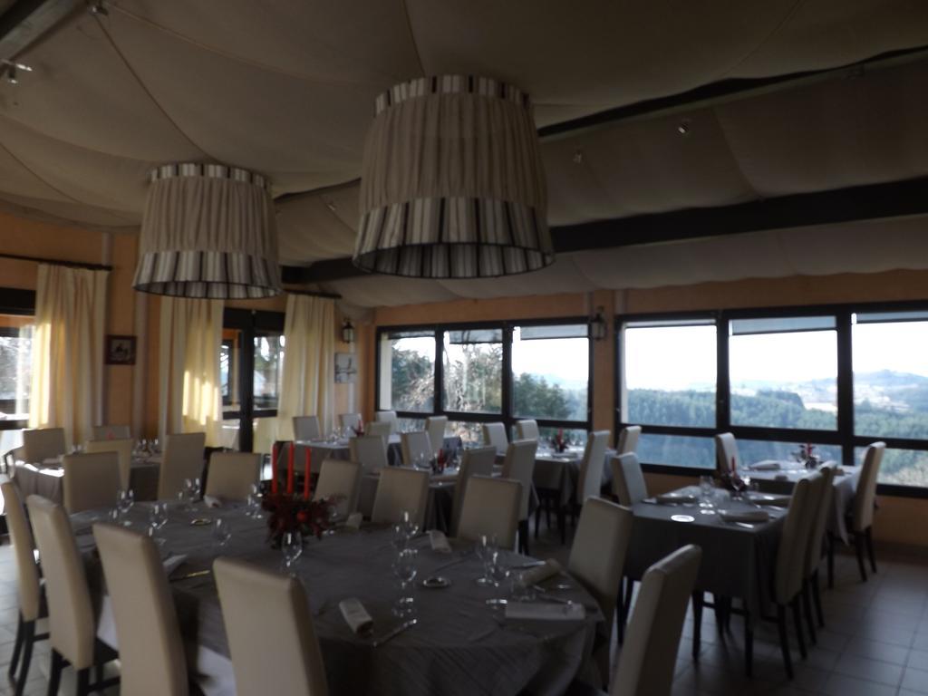 Logis Le Saint Cyr Hotel Montmelard Luaran gambar