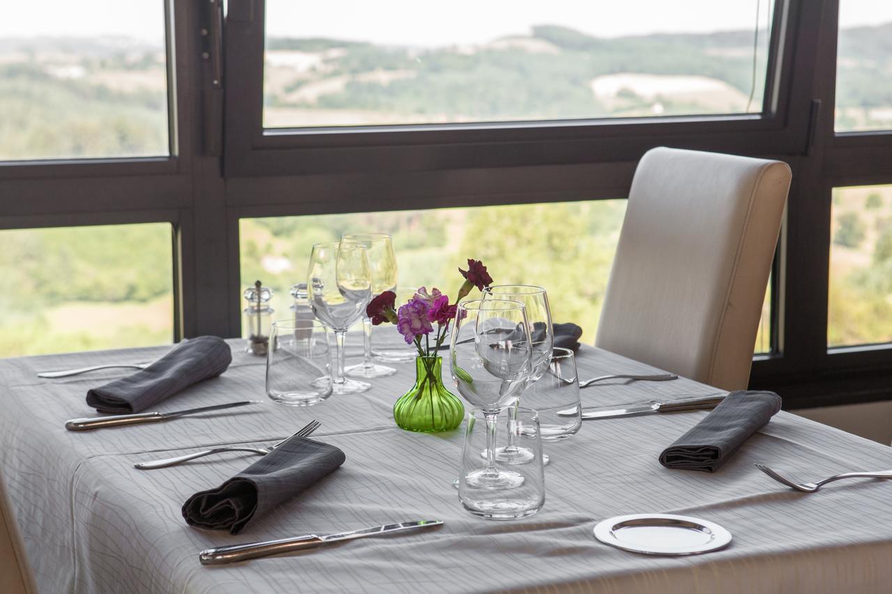Logis Le Saint Cyr Hotel Montmelard Luaran gambar