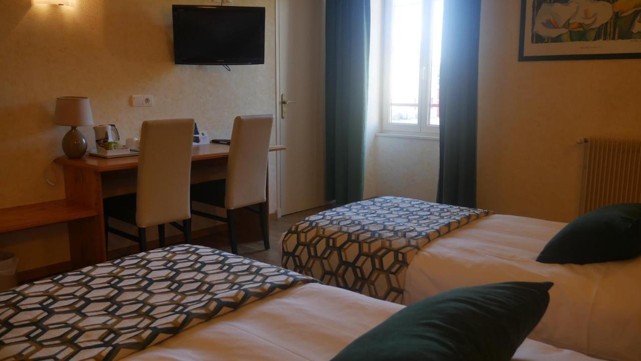 Logis Le Saint Cyr Hotel Montmelard Luaran gambar