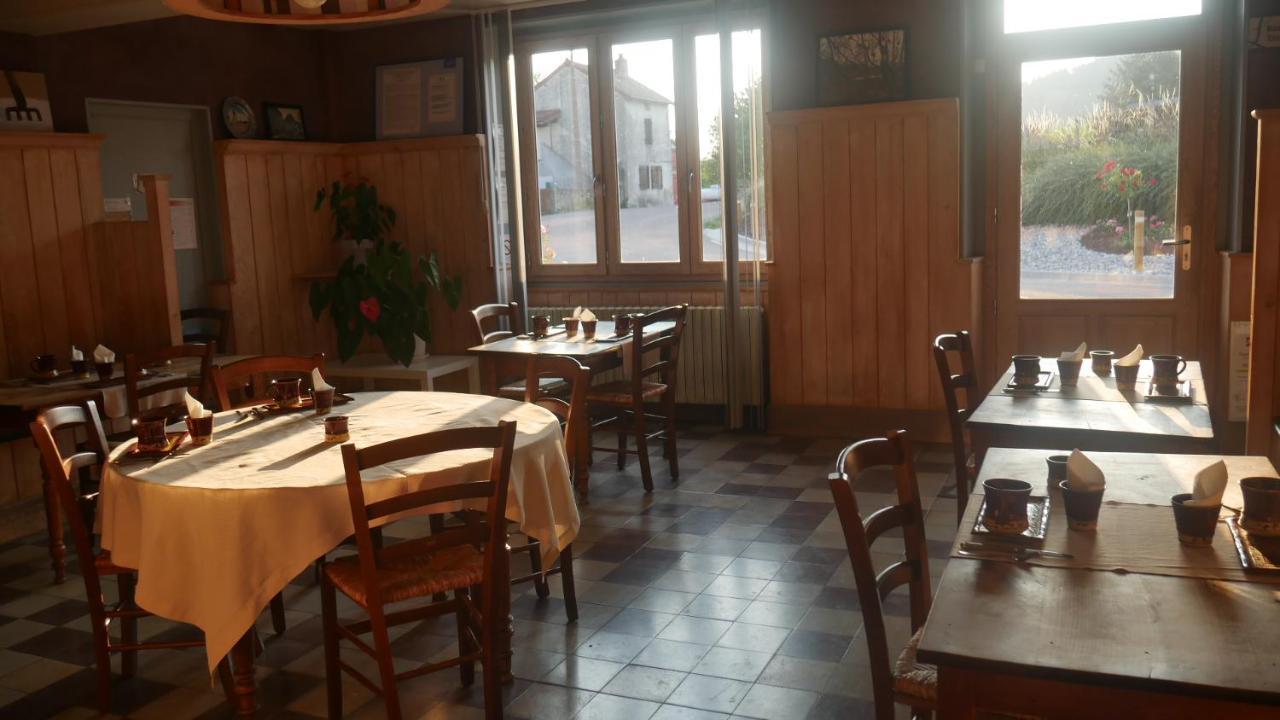 Logis Le Saint Cyr Hotel Montmelard Luaran gambar