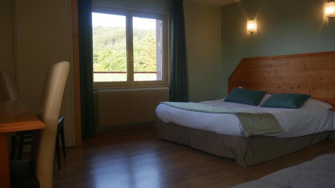 Logis Le Saint Cyr Hotel Montmelard Luaran gambar